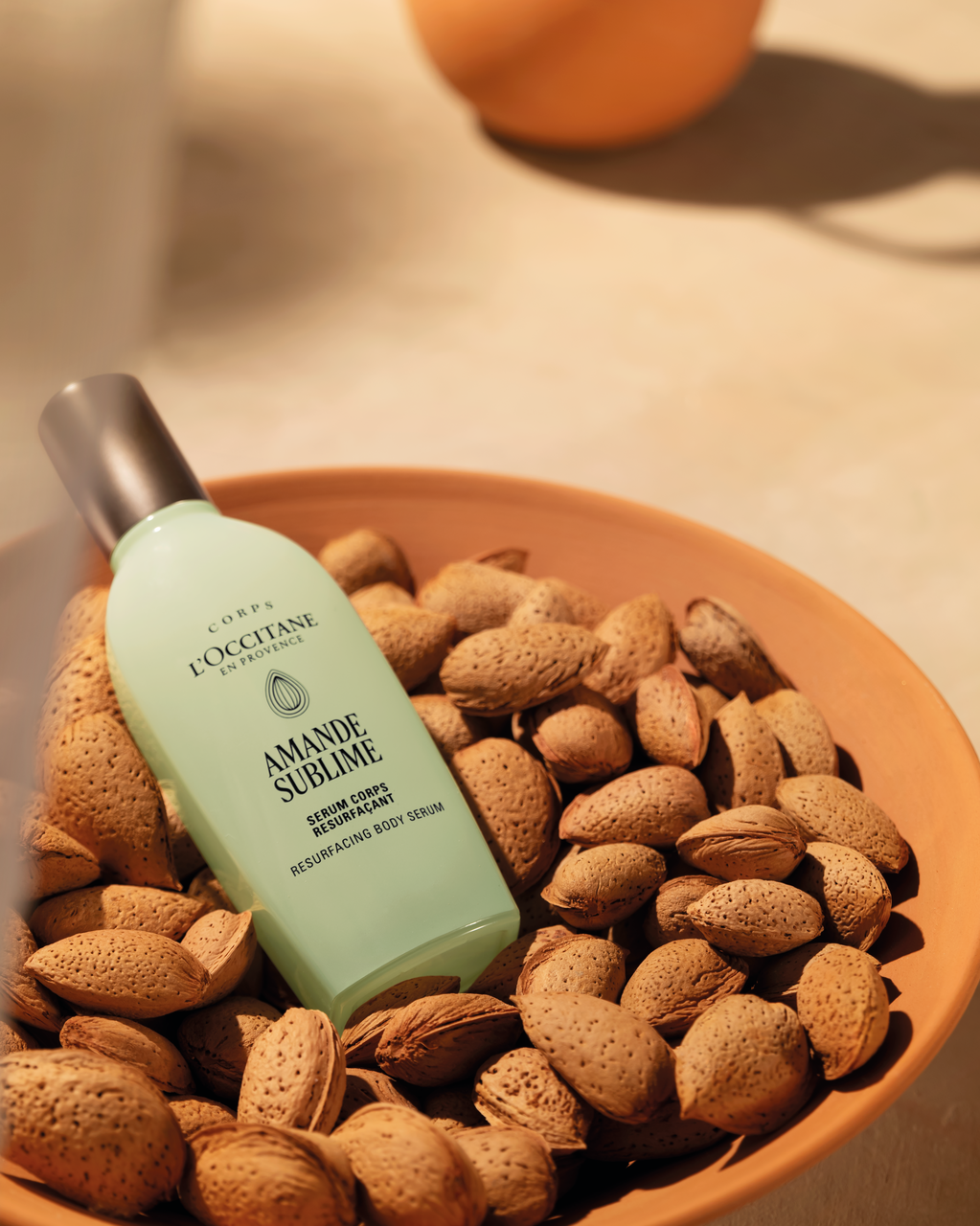 Almond (Amande) Resurfacing Body Serum - Illustration 2
