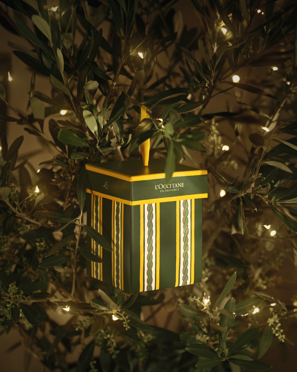 Almond (Amande) Ornament - Image 3