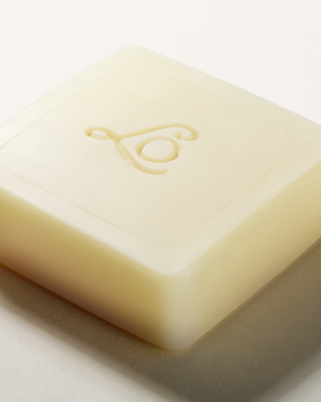 Fleurs de Cerisier Perfumed Hand Soap - Illustration 4